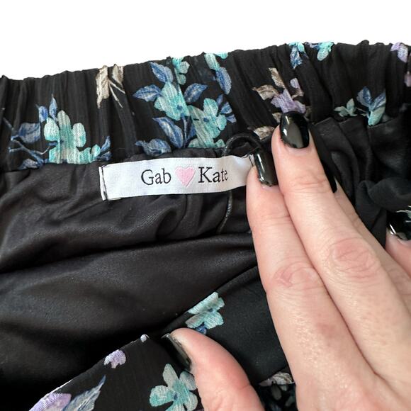 Gab & Kate NWT Black Blue Floral Mini Shorts Ruffle Tiered Festival Cottage S - Picture 3 of 5